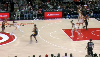 爱游戏官网-杰伦-格林首节登场4分钟后被换下，目前没在太阳替补席